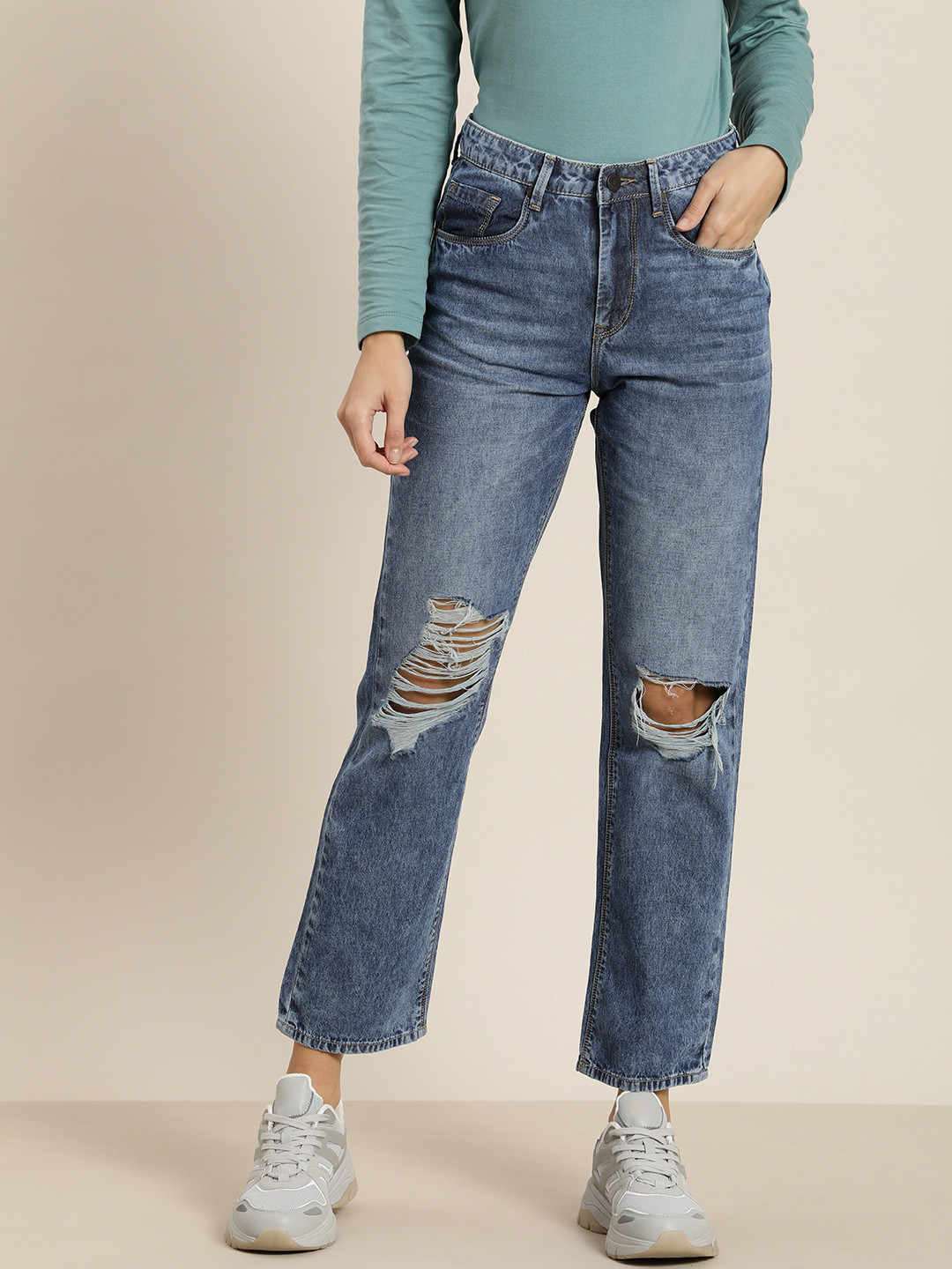 

Moda Rapido Women Blue Pure Cotton Mildly Distressed Light Fade Stretchable Jeans