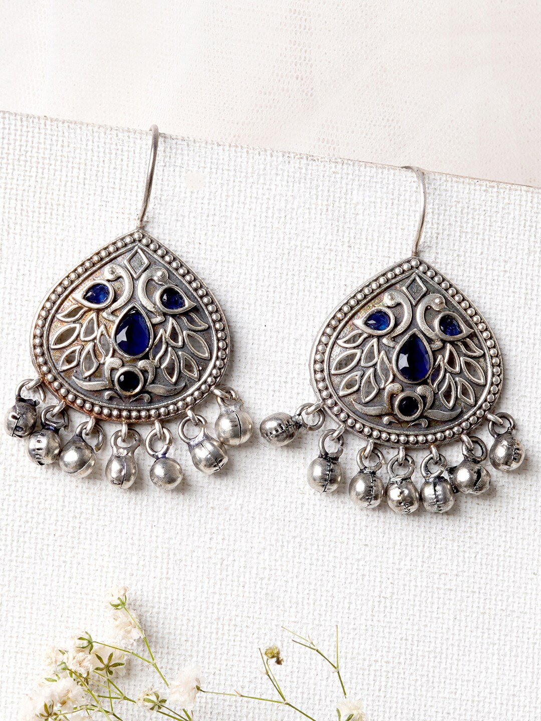

TEEJH Silver-Toned & Blue Teardrop Shaped Drop Earrings
