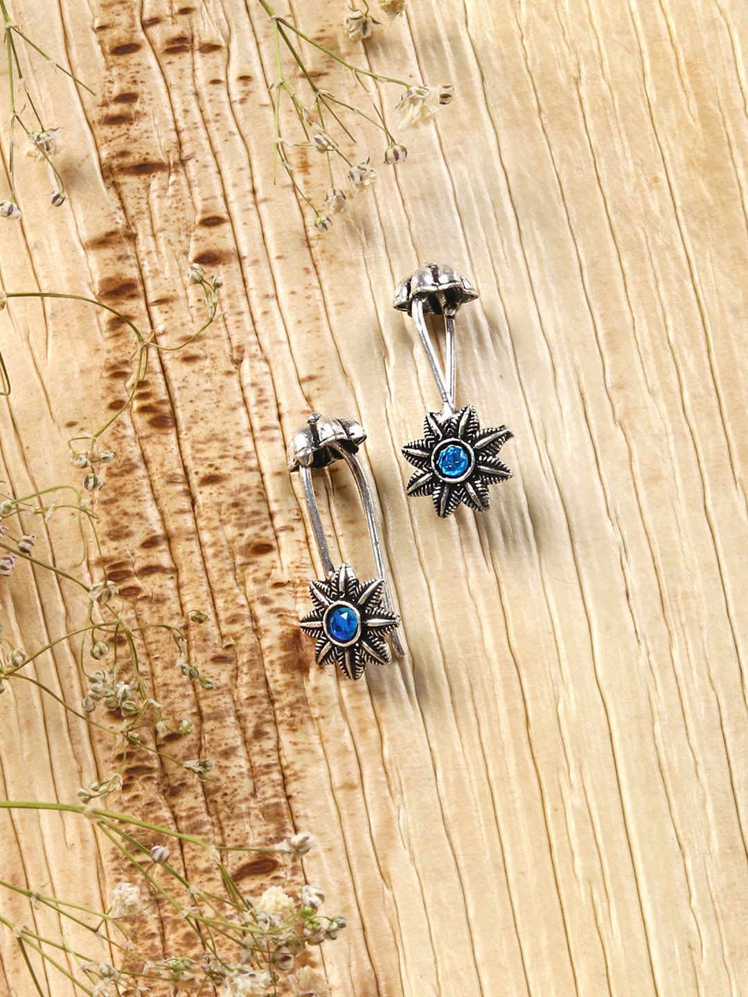 

TEEJH Silver-Plated & Blue Contemporary Studs Earrings