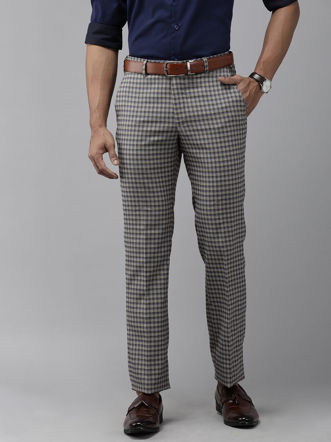 

Park Avenue Men Grey Checked Smart Fit Formal Trousers