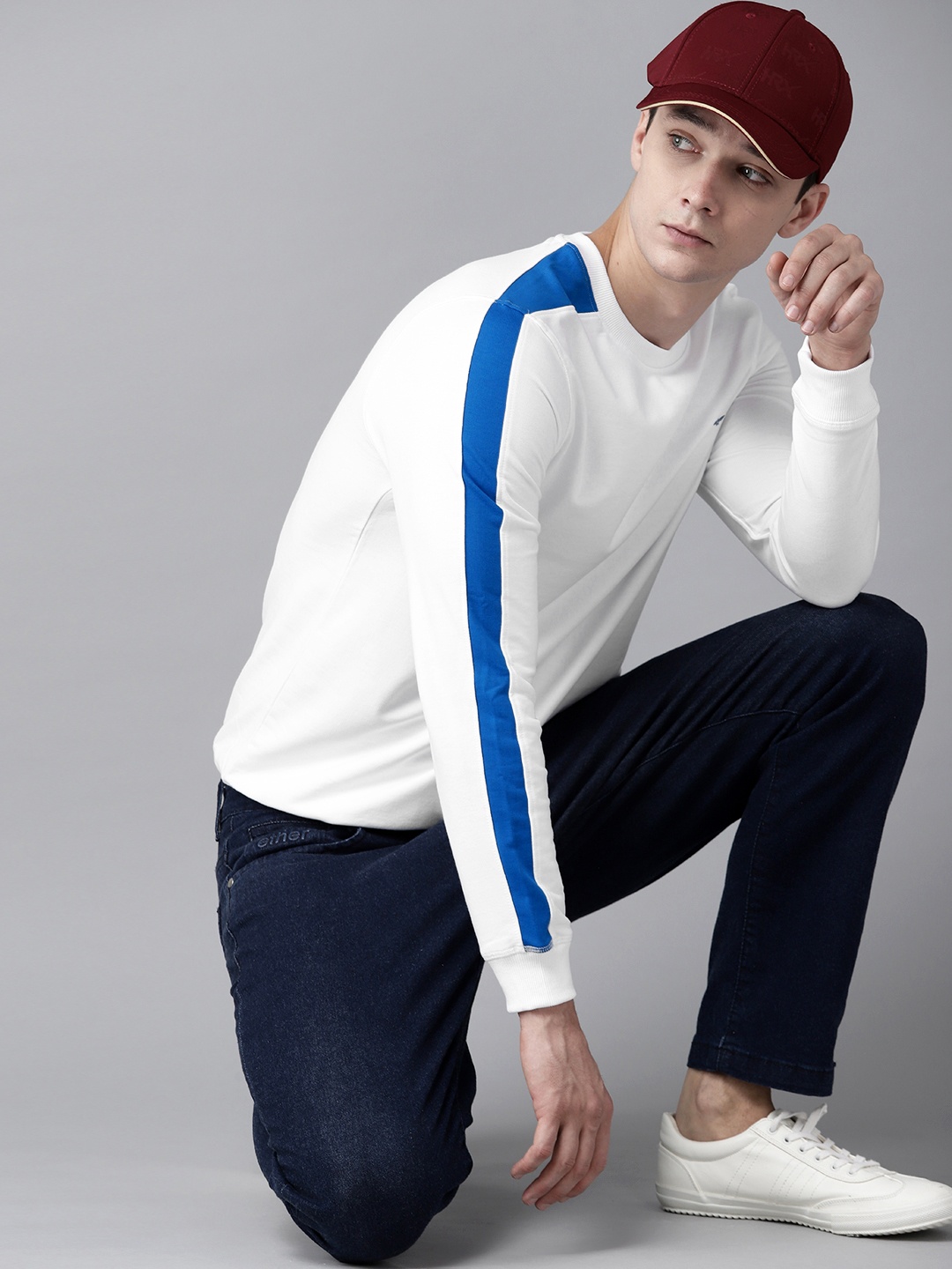 

Park Avenue Men White Solid Sweatshirt