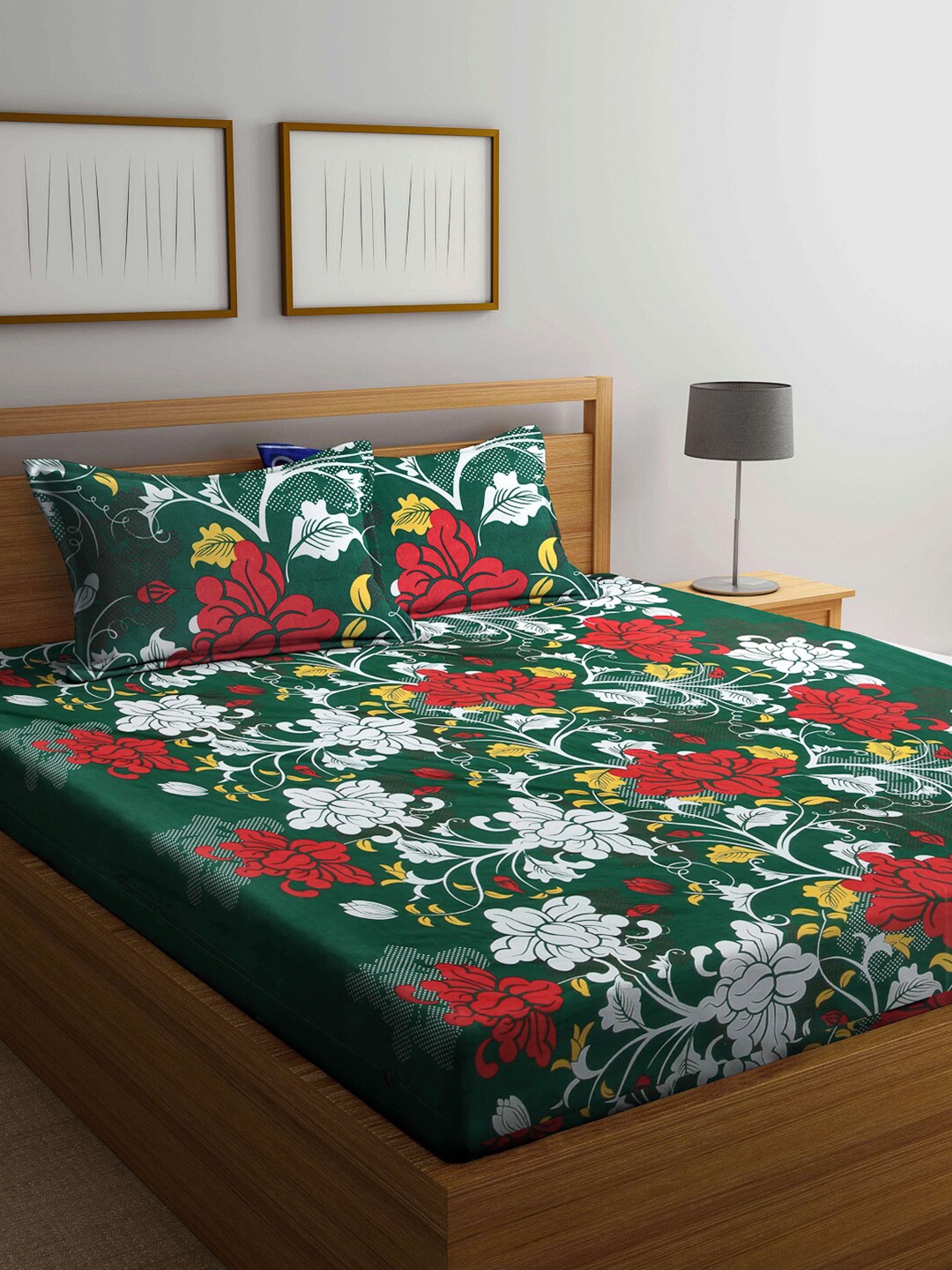 

BOMBAY DYEING Green & Red 104 TC Queen Bedsheet with 2 Pillow Covers
