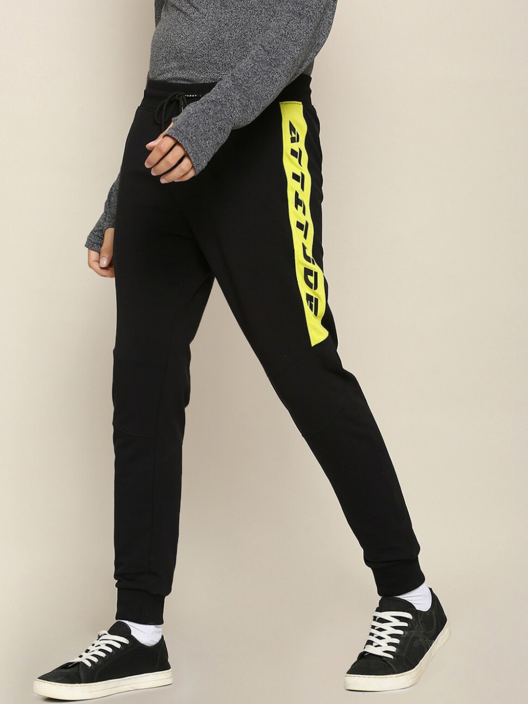 

Street Armor by Pantaloons Men Black & Yellow Solid Slim-Fit Jogger