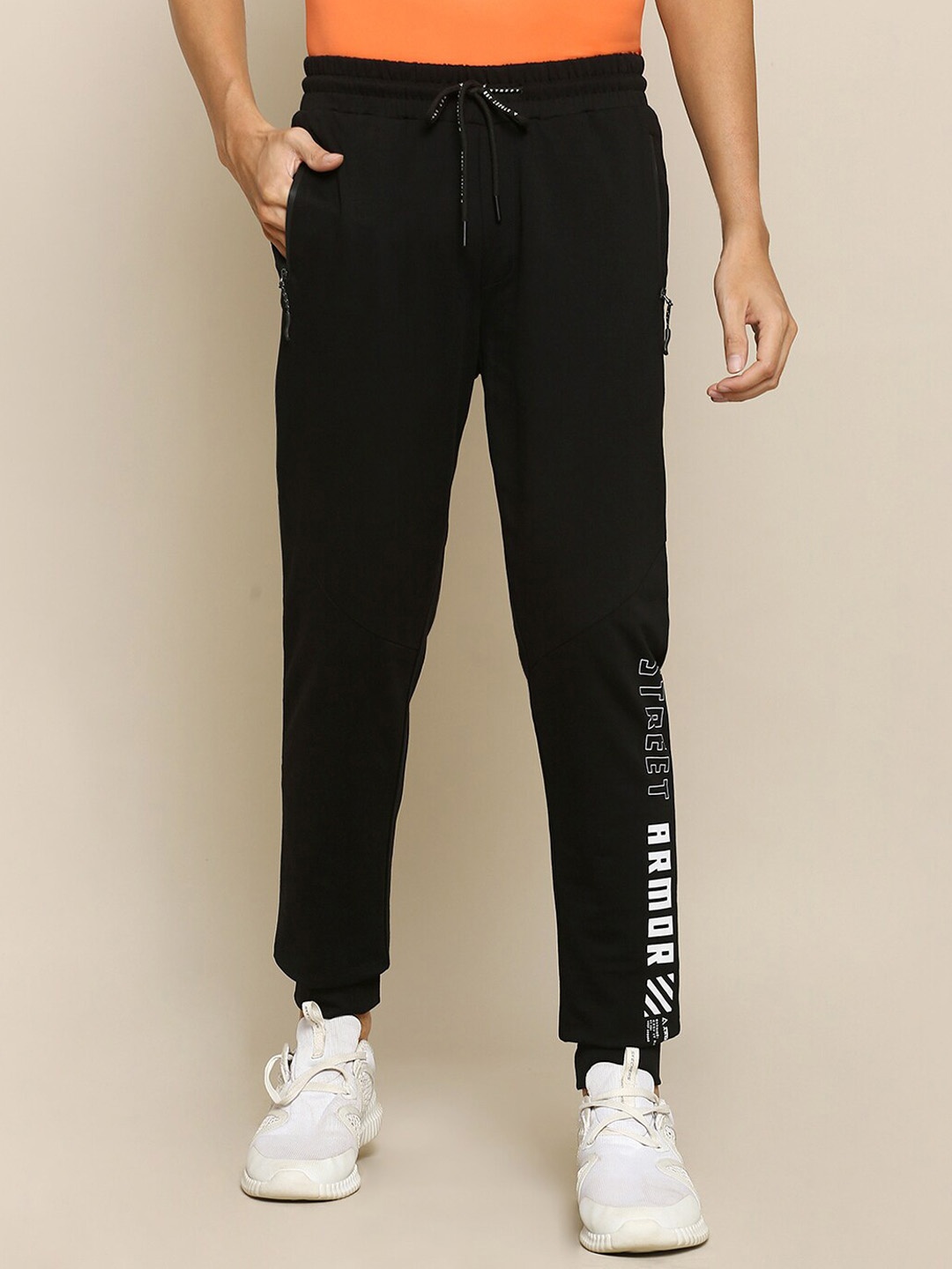 

Street Armor by Pantaloons Men Black & White Solid Jogger
