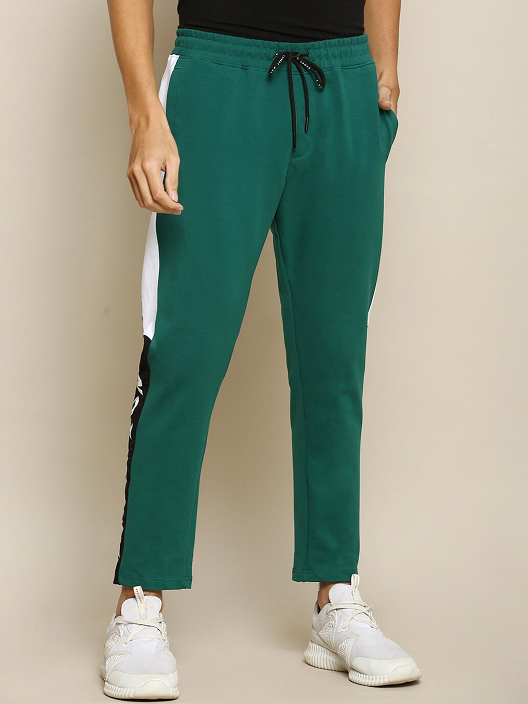 

Street Armor by Pantaloons Men Green Solid Slim-Fit Track Pant
