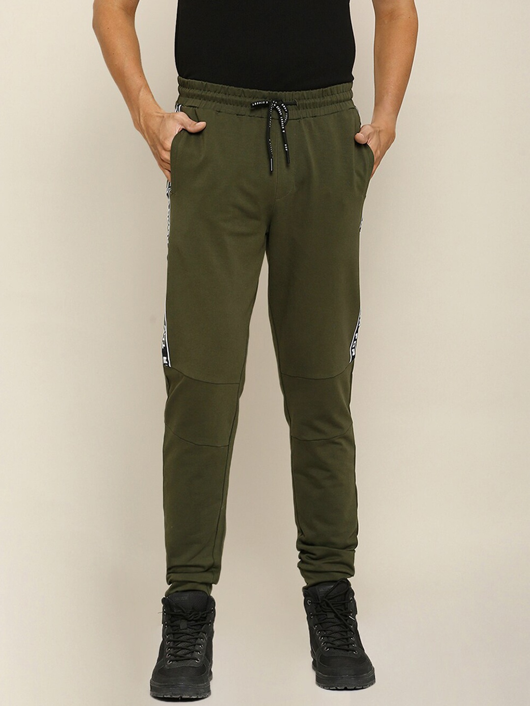 

Street Armor by Pantaloons Men Green Solid Track Pants