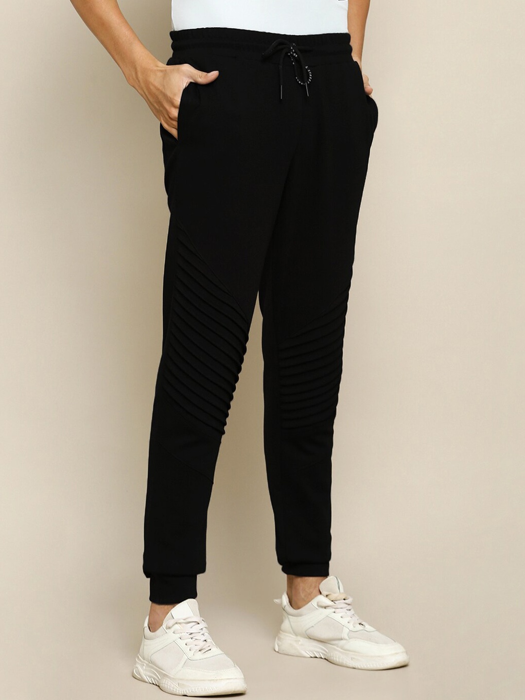 

Street Armor by Pantaloons Men Black Solid Joggers