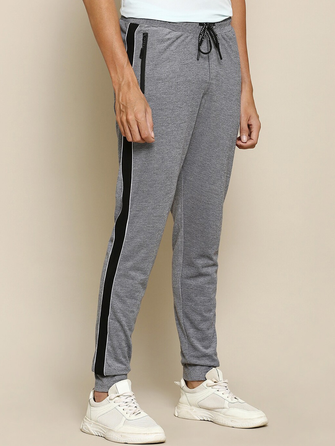 

Street Armor by Pantaloons Men Grey Solid Pure Cotton Joggers