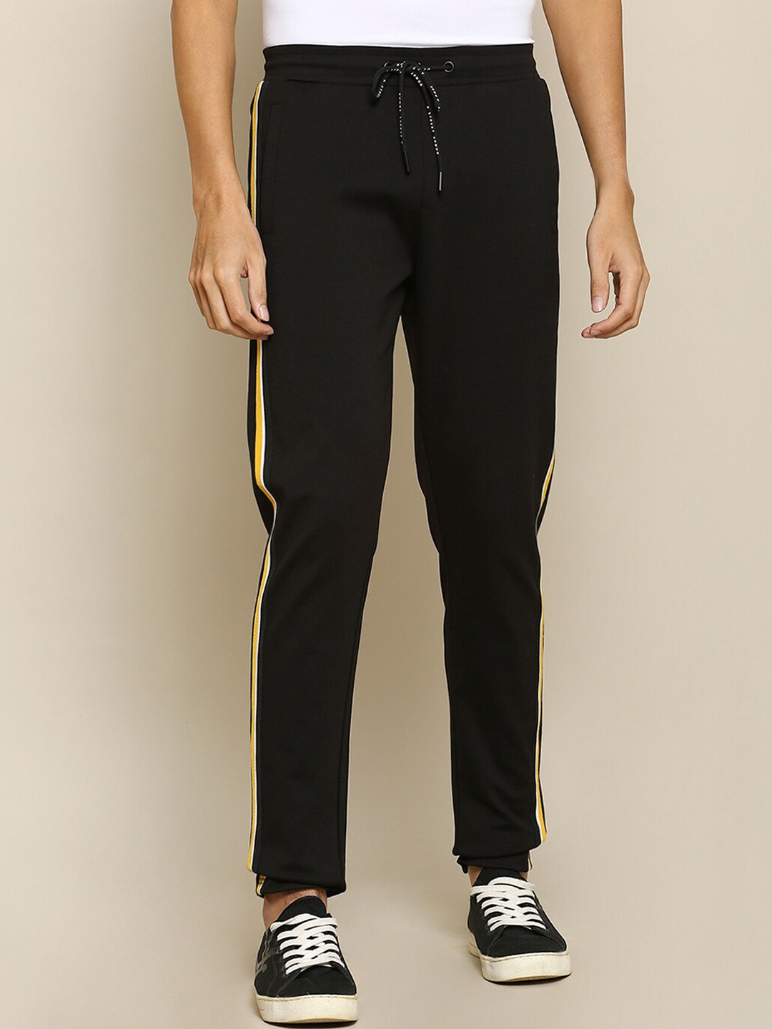 

Street Armor by Pantaloons Men Black Solid Slim FitTrack Pants