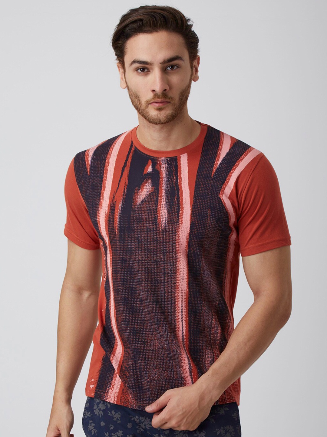 

YAK Men Orange Blue Abstract Printed Slim Fit Pure Cotton T-shirt