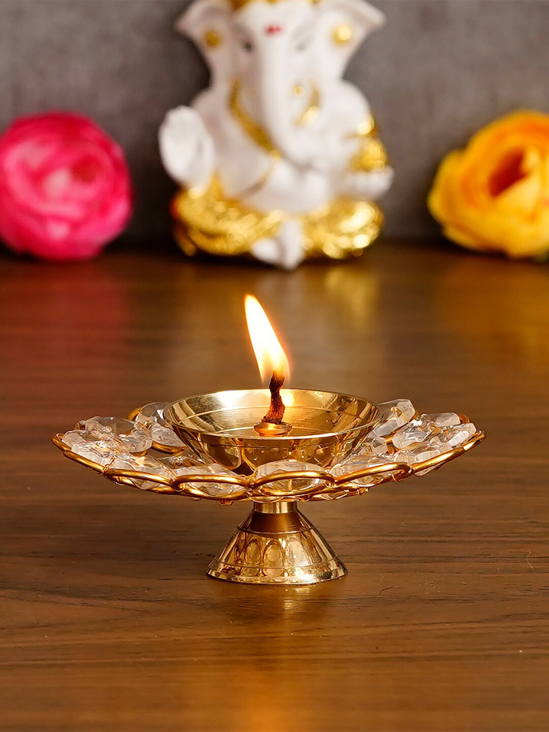 

eCraftIndia White & Gold Handcrafted Bowl Shape Crystal Tea Light Holder