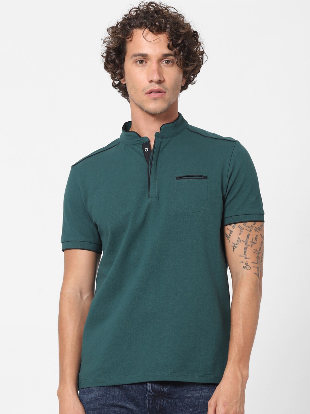 

Celio Men Green Mandarin Collar Slim Fit T-shirt