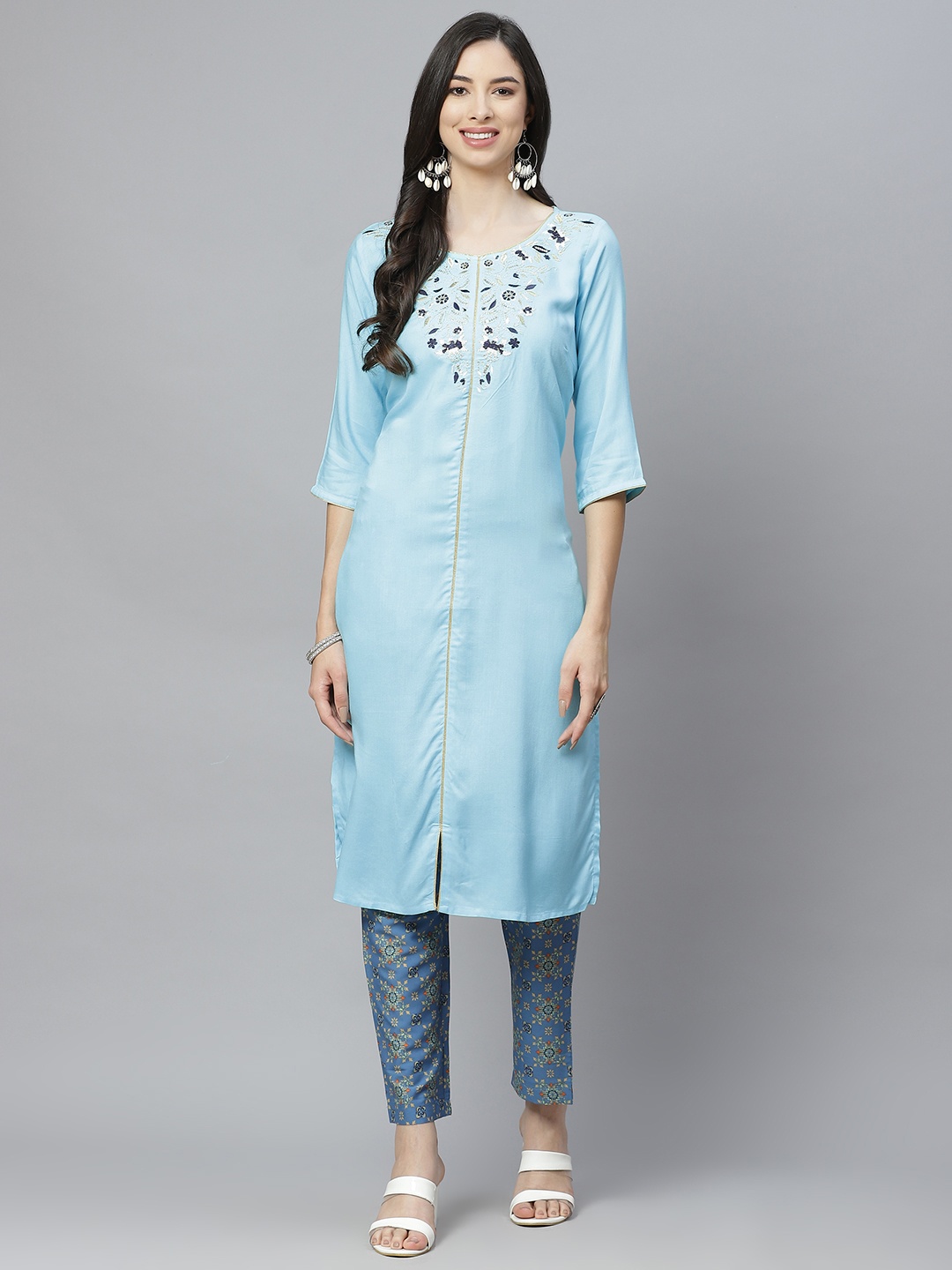 

AURELIA Women Blue & Golden Ethnic Motifs Embroidered Kurta & Ethnic Motifs Print Trousers