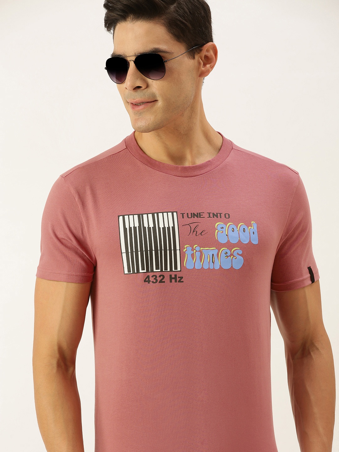 

FOREVER 21 Men Rose Printed T-shirt