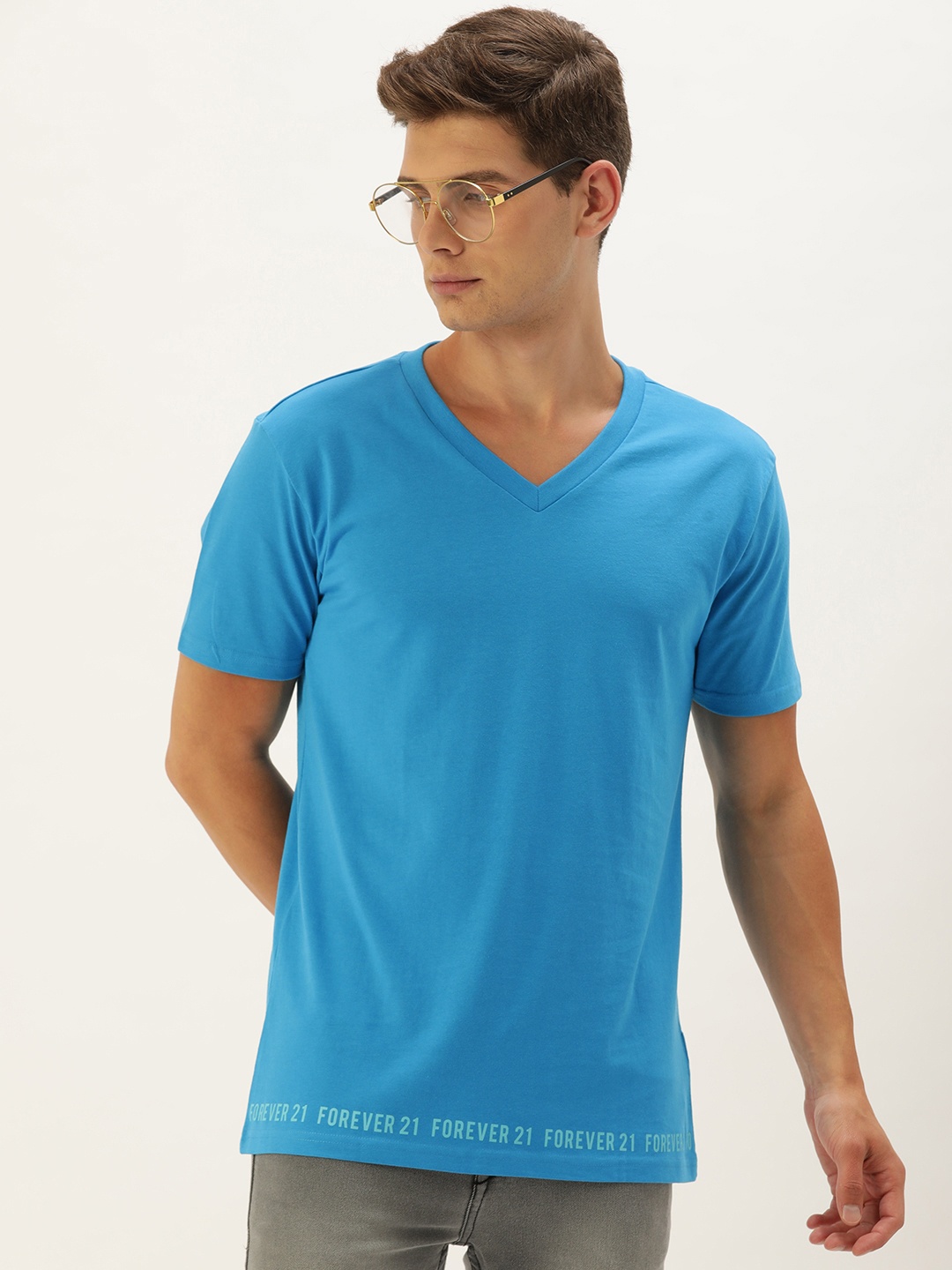 

FOREVER 21 Men Blue Solid V-Neck T-shirt