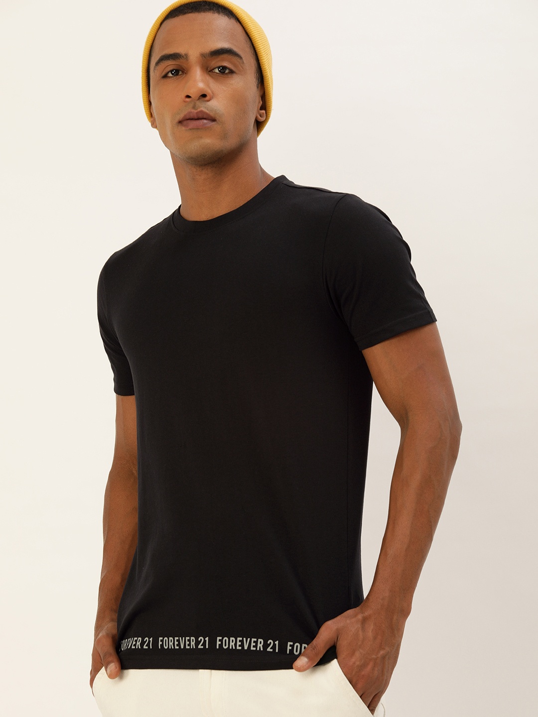 

FOREVER 21 Men Black Solid T-shirt
