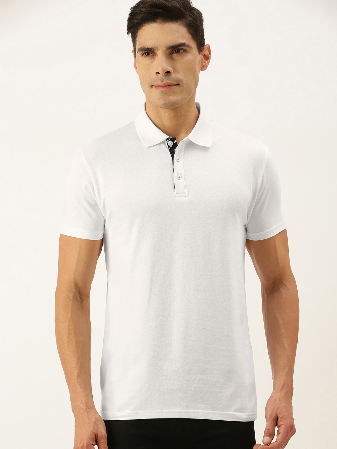 

FOREVER 21 Men White Solid Polo Collar T-shirt