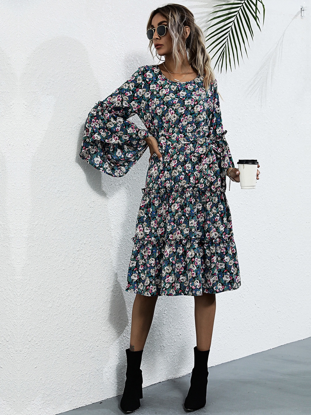 

URBANIC Navy Blue & White Floral Print Fit & Flare Dress