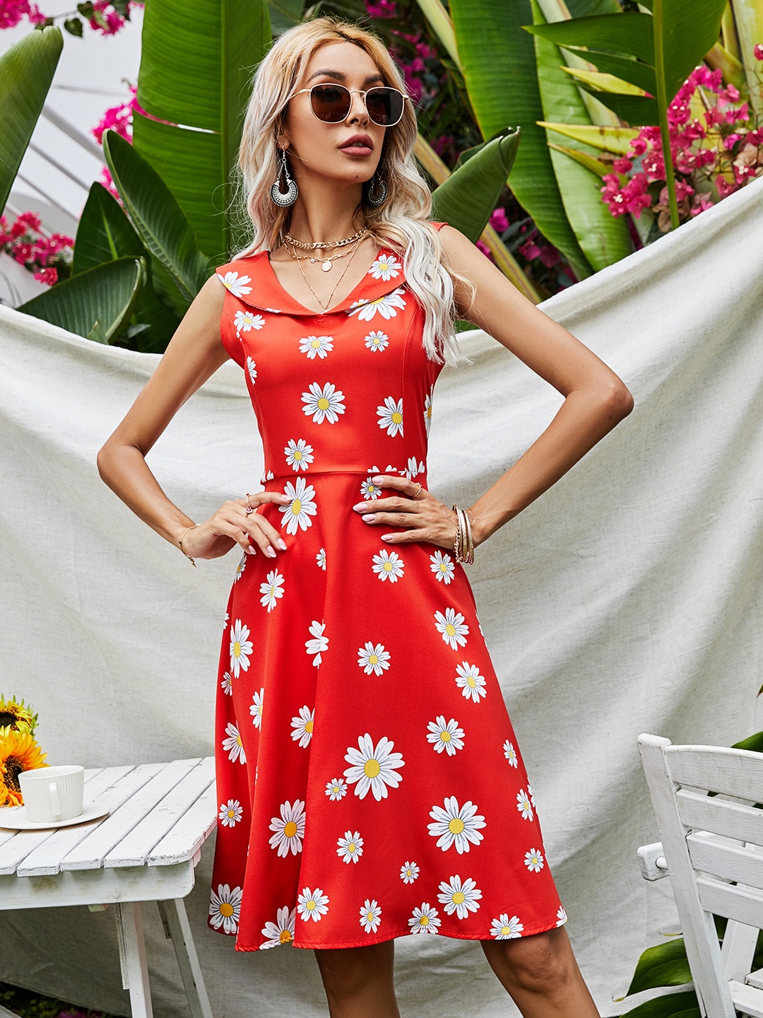 

URBANIC Red & White Floral Printed Peter Pan Collar A-Line Dress