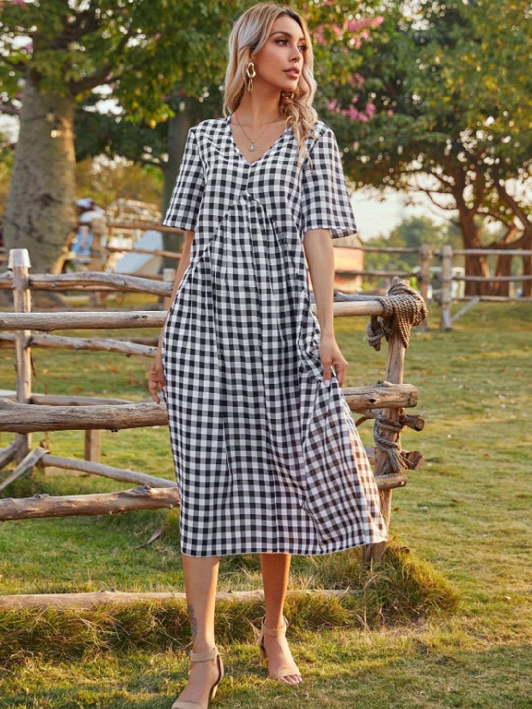 

URBANIC Women Black & White Gingham Checked Relaxed Fit Midi Fit & Flare Dress