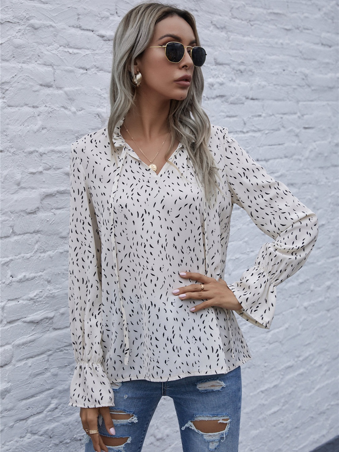 

URBANIC Off White & Black Tie-Up Neck Printed Top