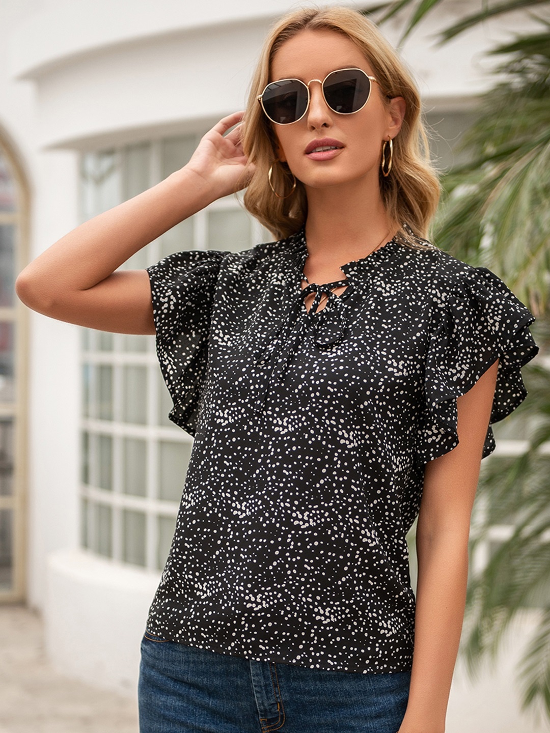

URBANIC Black & White Abstract Print Tie-Up Neck Regular Top