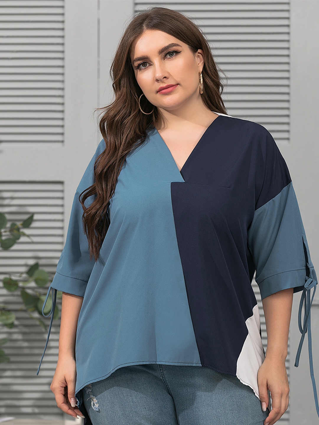 

URBANIC Blue Colourblocked Extended Sleeves High-Low Longline Top