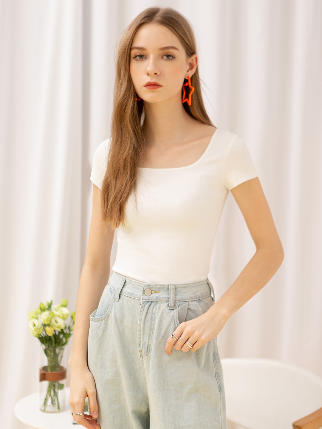

URBANIC Women White Cotton Solid Slim Fit T-shirt