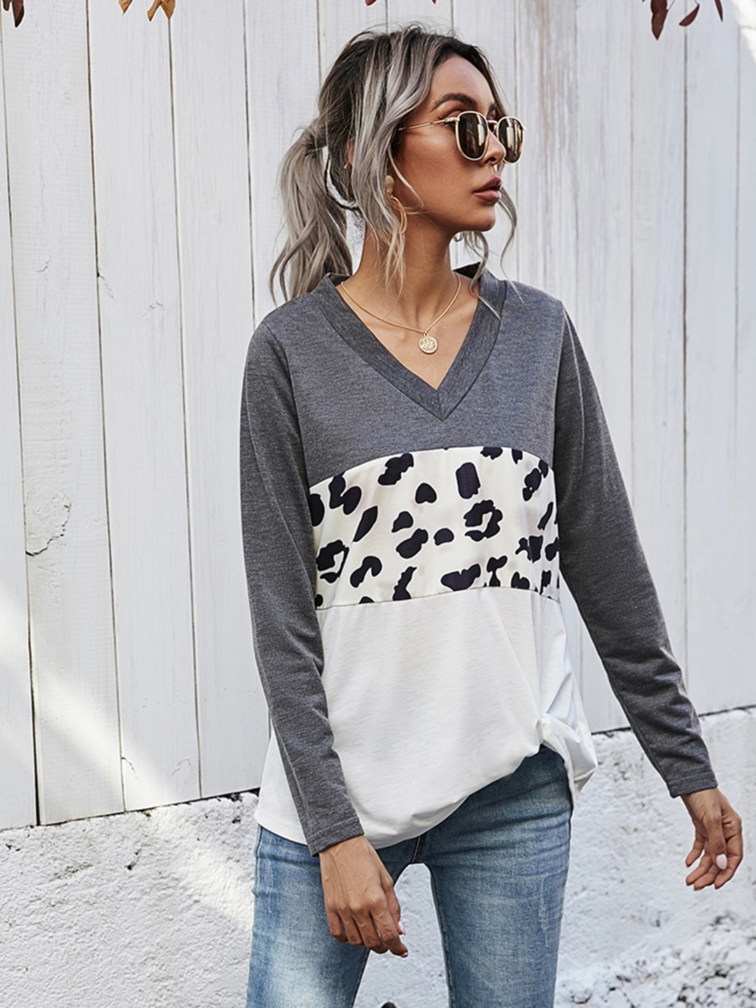 

URBANIC Women Grey Melange & White Leopard Print V-Neck T-shirt