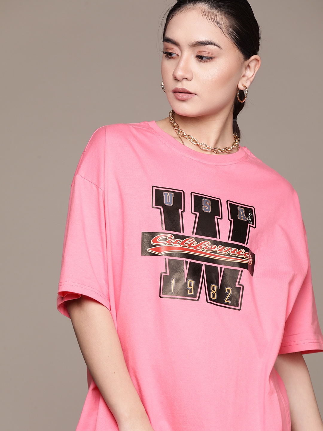 

URBANIC Women Pink Cotton Printed Drop-Shoulder Sleeves Longline T-shirt