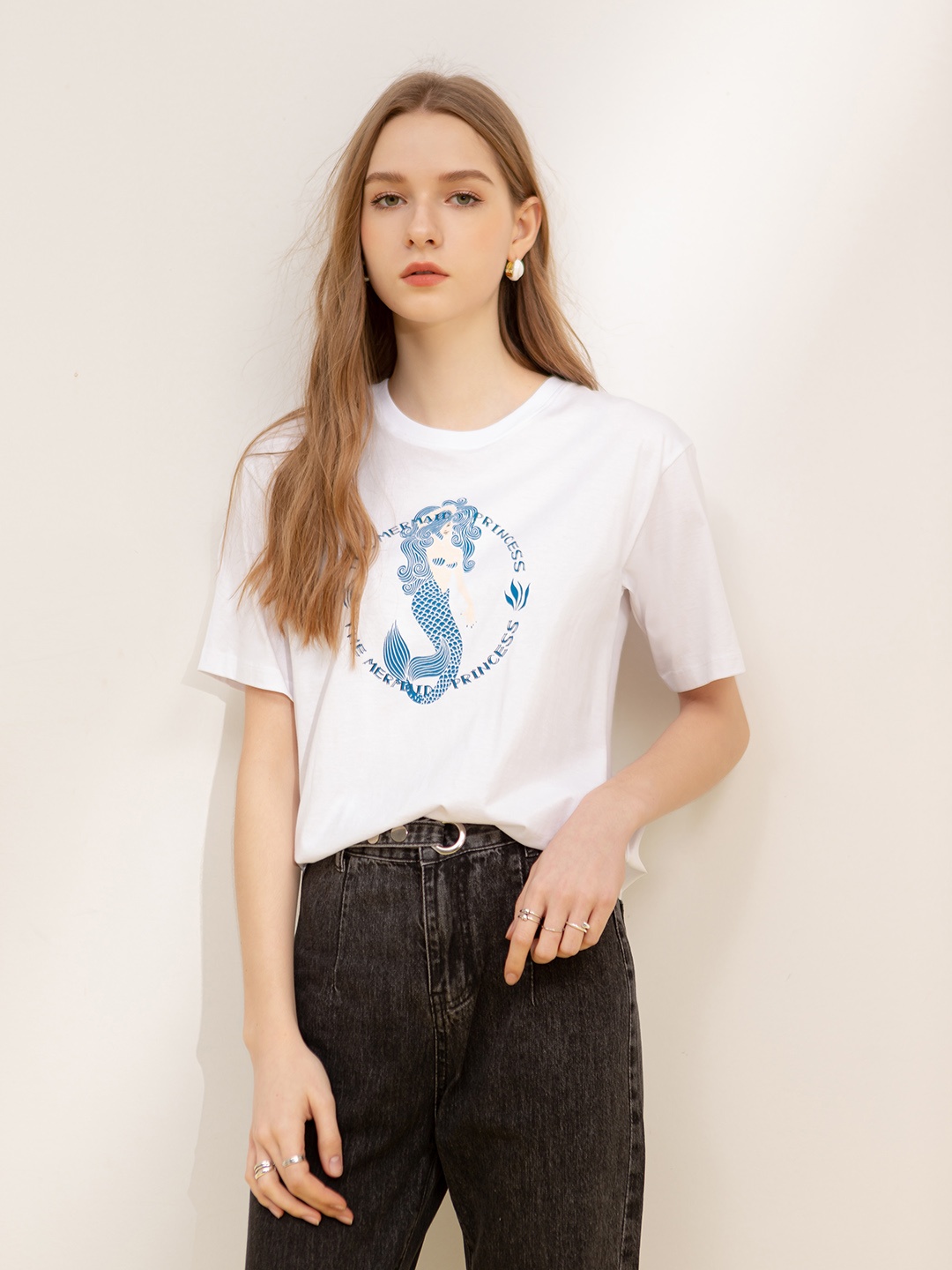 

URBANIC Women White & Blue Typography Printed Extended Sleeves Pullover T-shirt