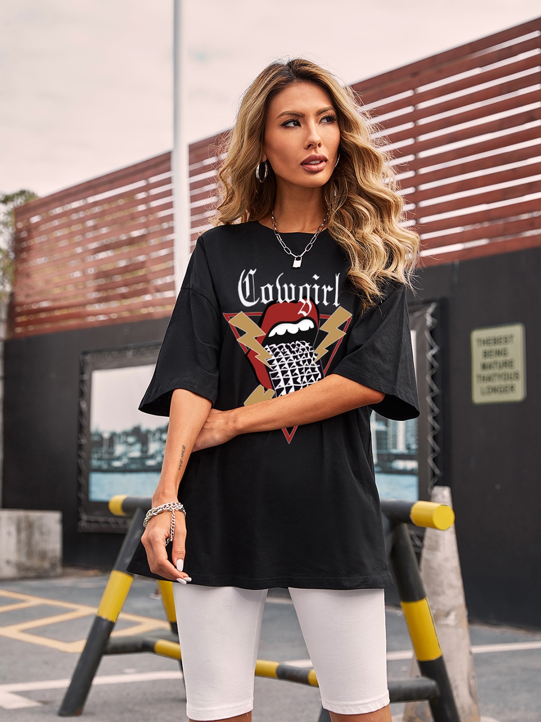 

URBANIC Women Black Relaxed Fit Typography Printed Drop-Shoulder Sleeves Longline T-shirt