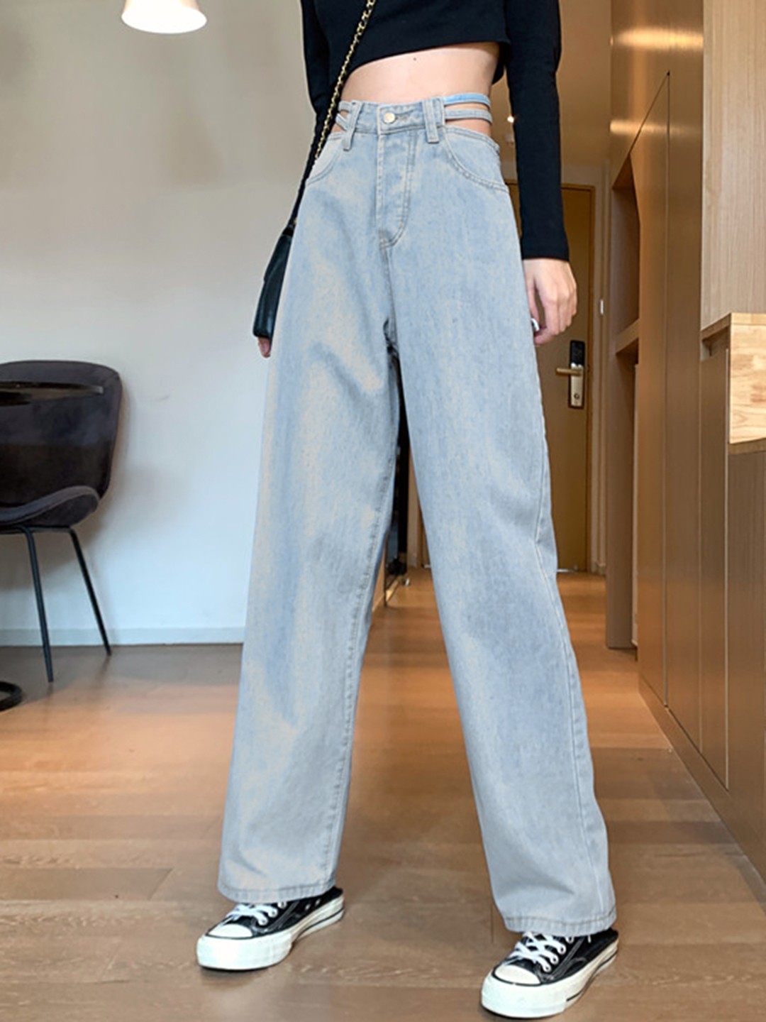 

URBANIC Women Blue Cotton Wide Leg Clean Look Jeans