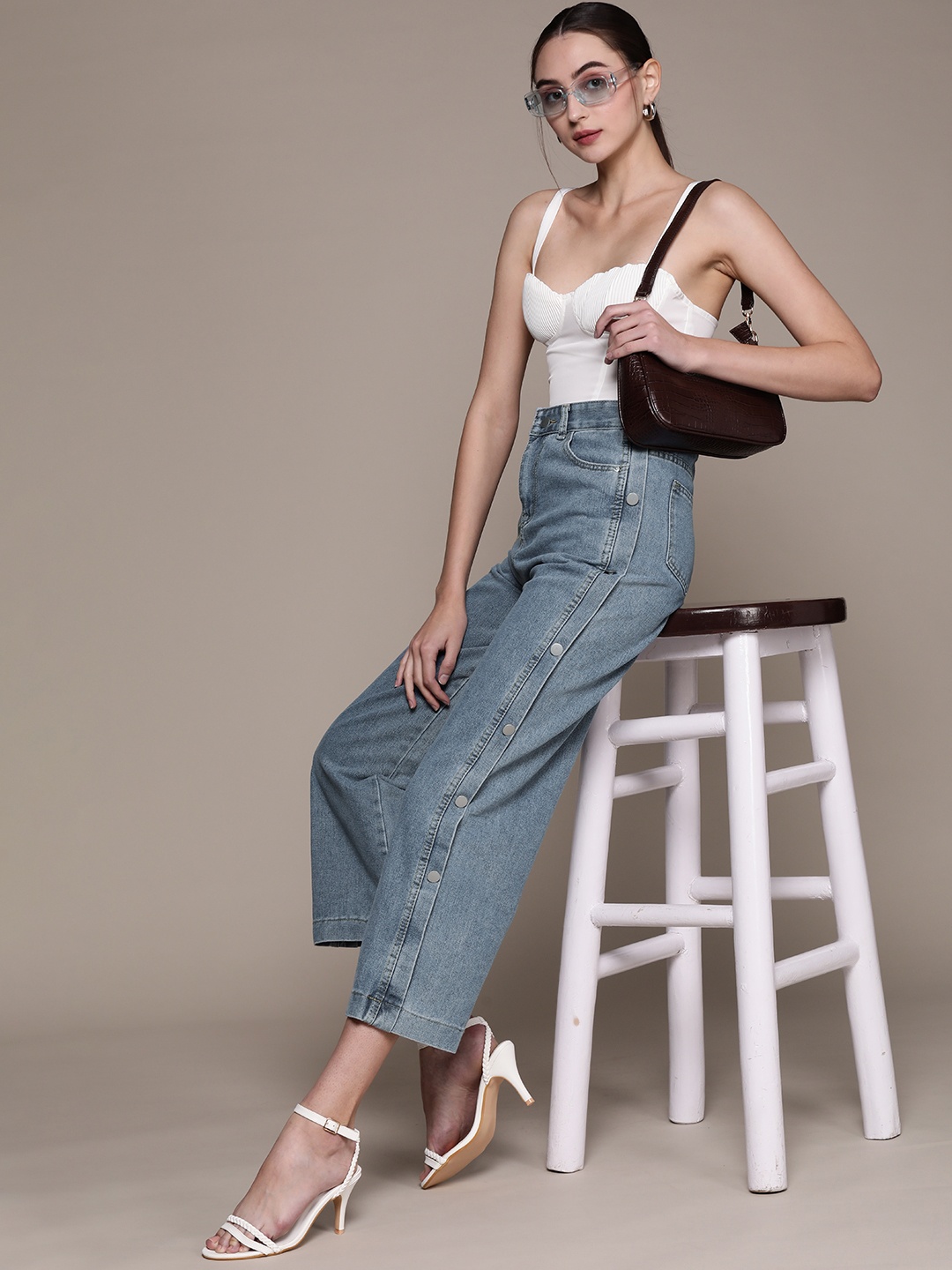 

URBANIC Women Blue Pure Cotton Straight Fit High-Rise Stretchable Jeans