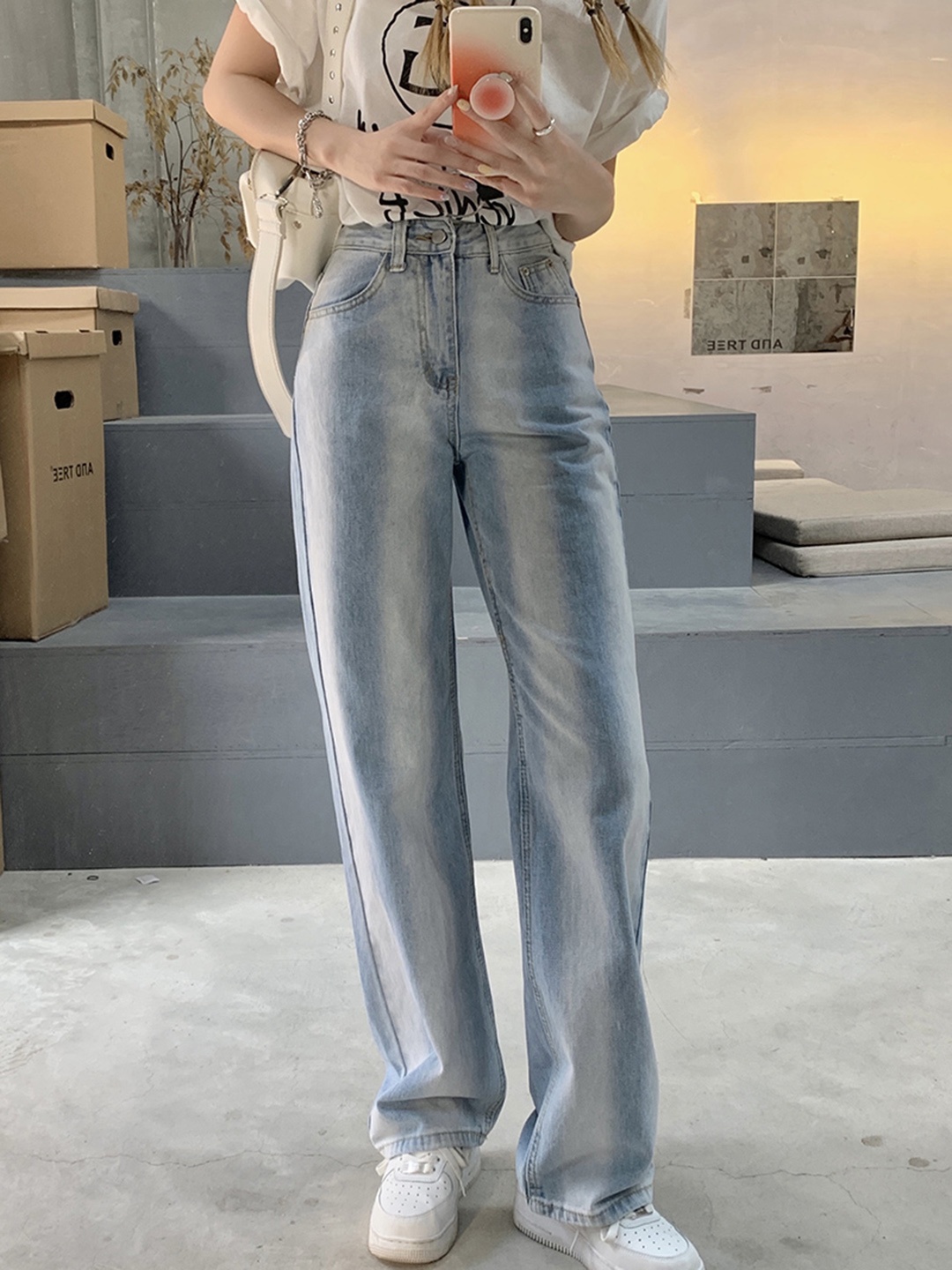 

URBANIC Women Blue Pure Cotton Wide Leg Light Fade Stretchable Jeans