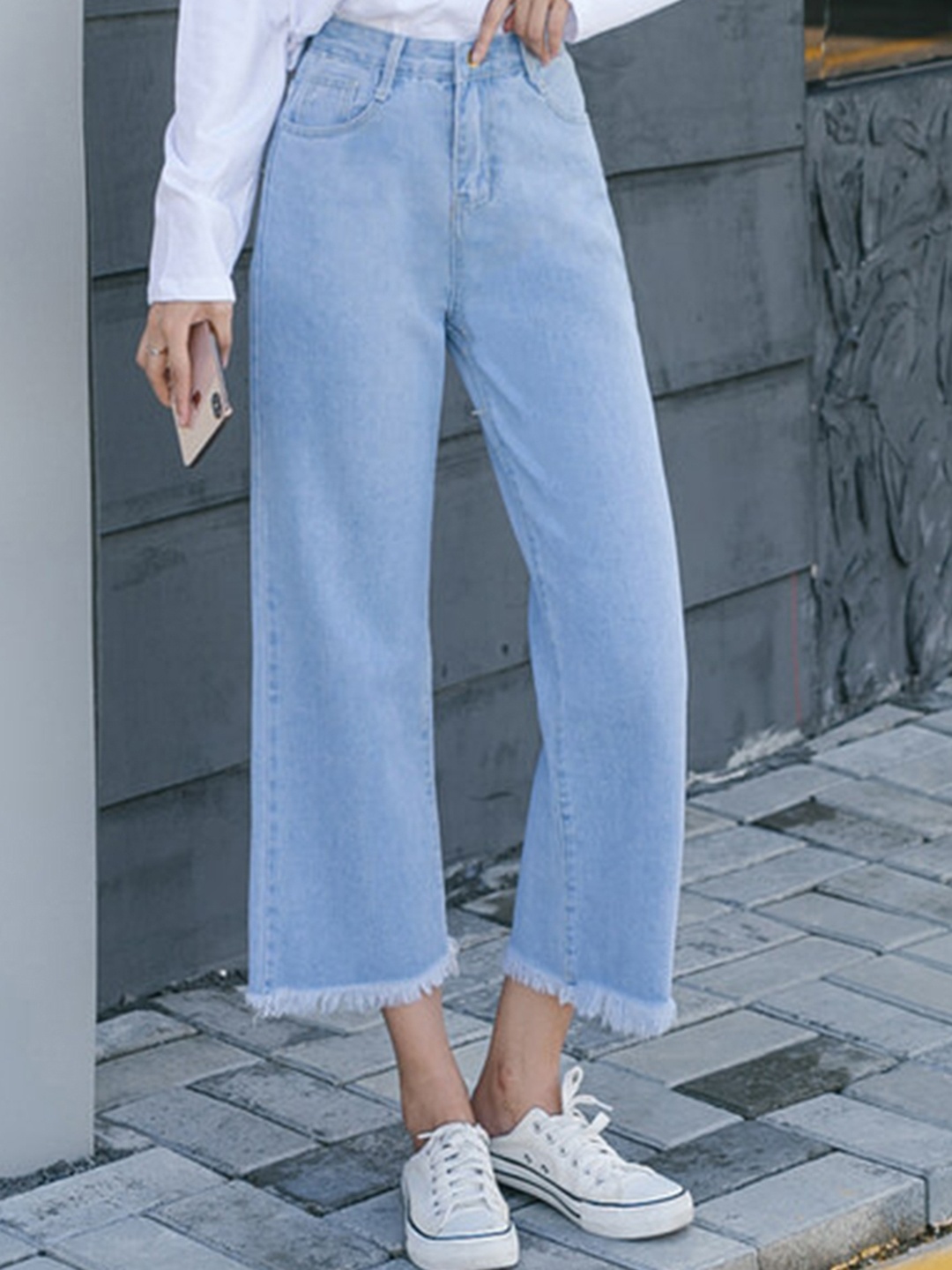 

URBANIC Women Blue Wide Leg Light Fade Crop Cotton Jeans with Frayed Hem