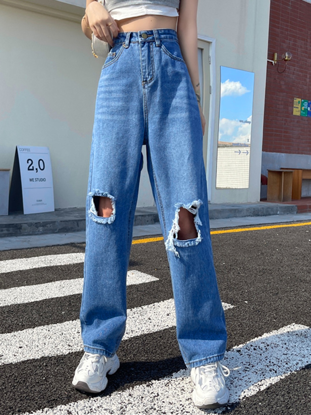 

URBANIC Women Blue Straight Fit Cotton Highly Distressed Light Fade Jeans