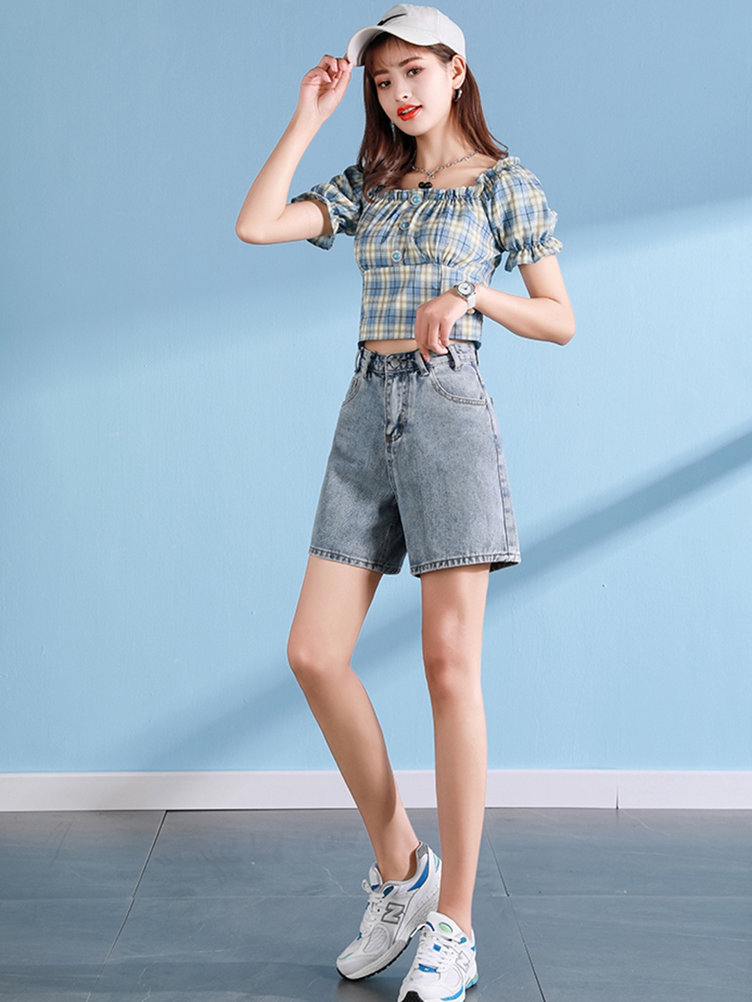 

URBANIC Women Blue Wide Leg Washed Denim Shorts