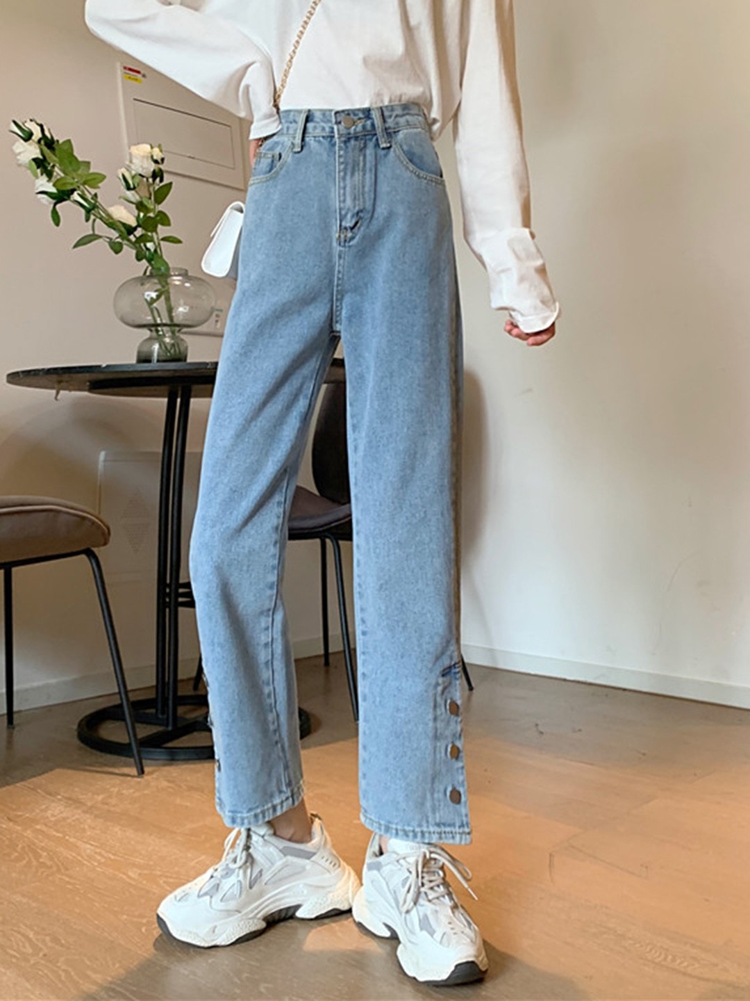 

URBANIC Women Blue Straight Fit Stretchable Jeans