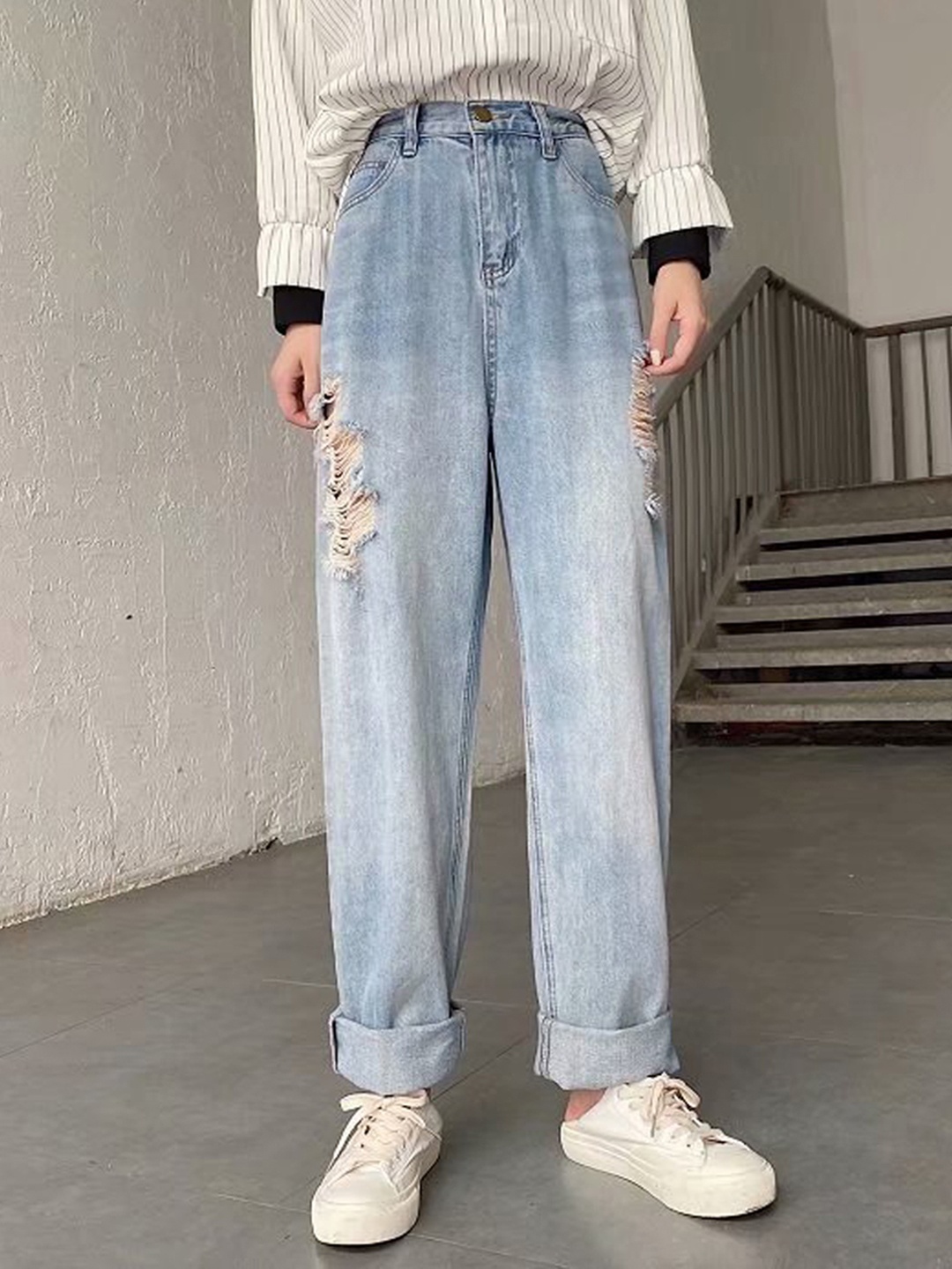 

URBANIC Women Blue Straight Fit High-Rise Low Distress Light Fade Jeans