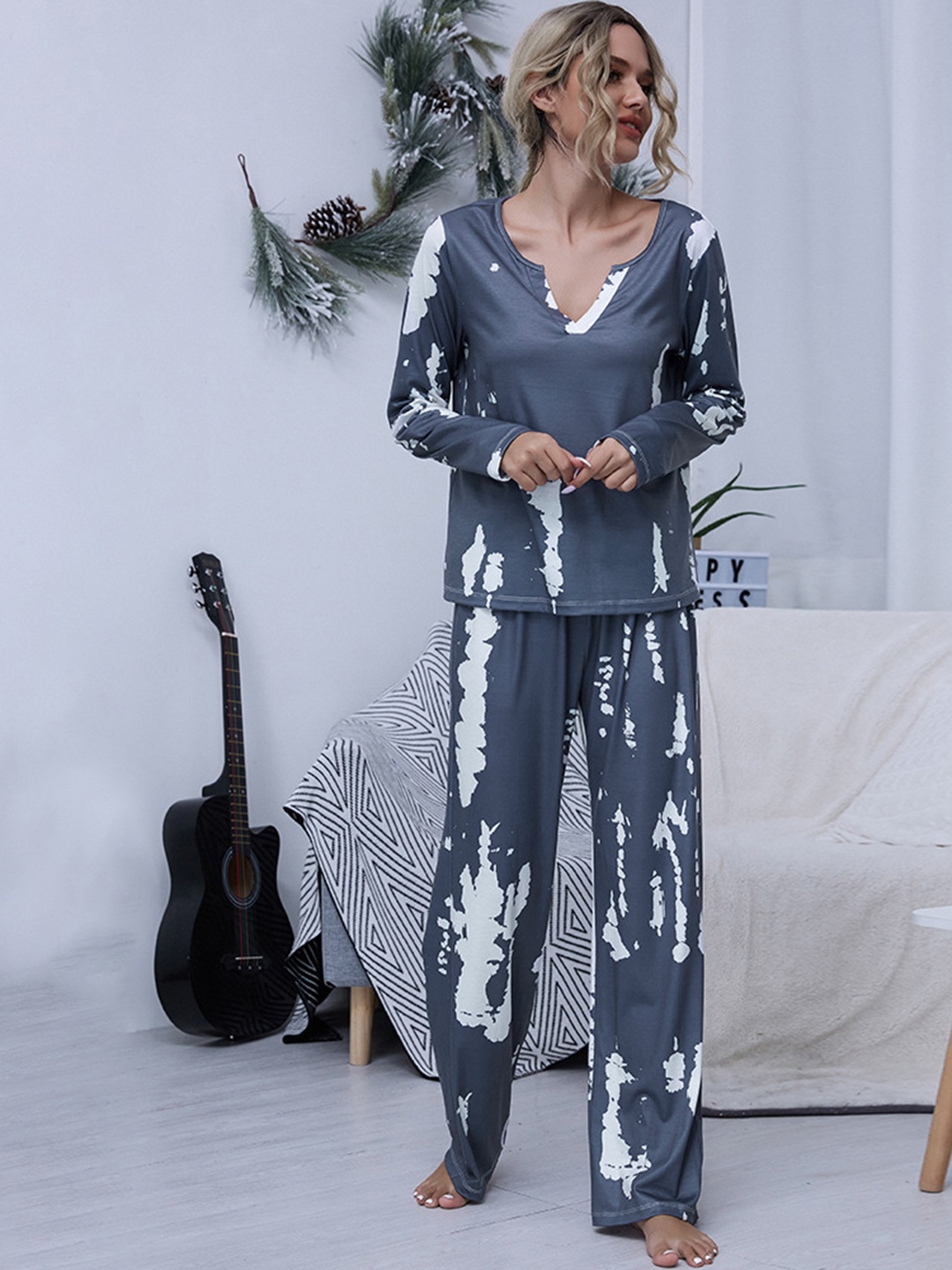 

URBANIC Women Navy Blue & White Printed Pyjama Set