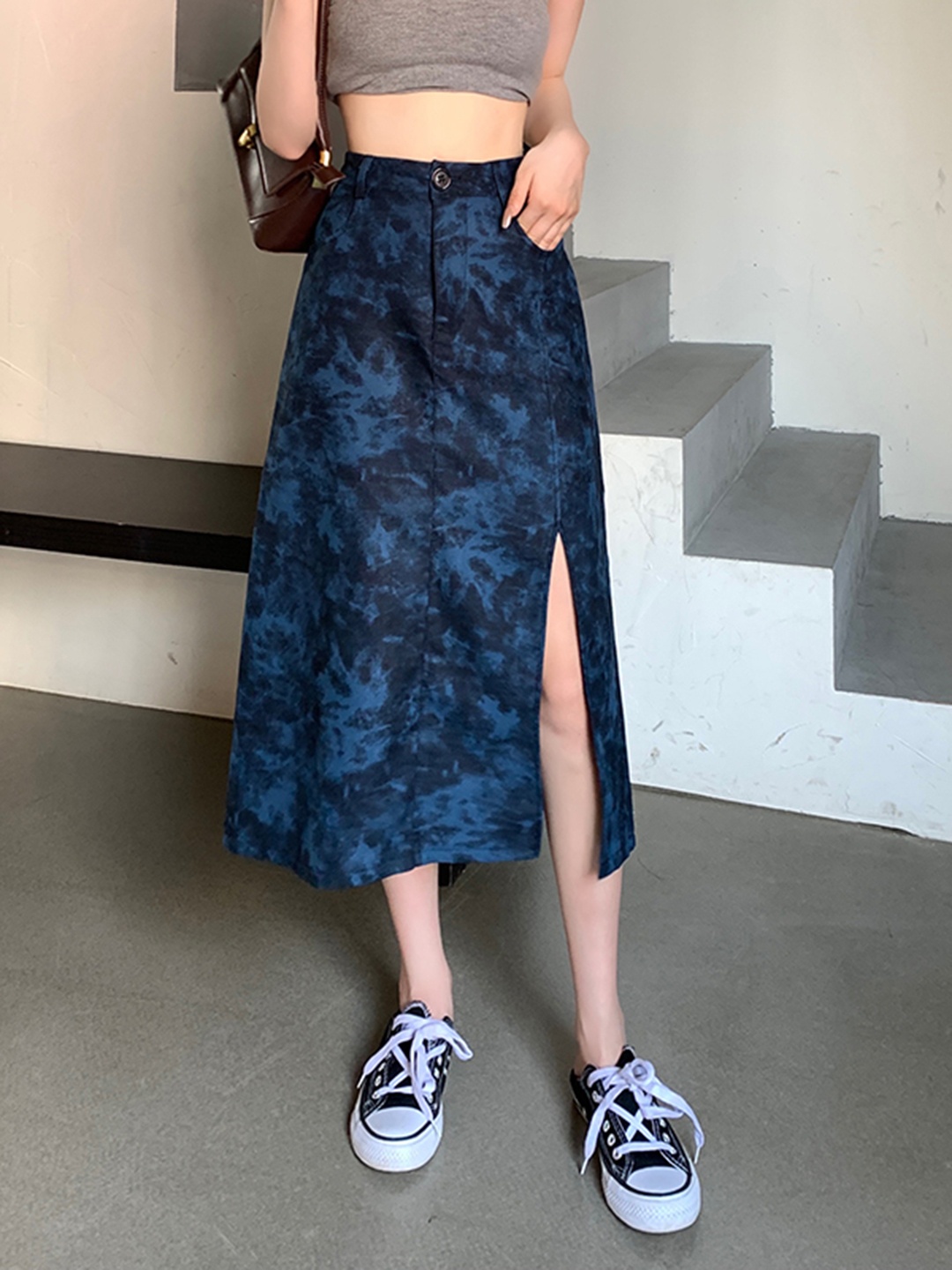 

URBANIC Women Navy Blue & Black Pure Cotton Printed Straight Skirt