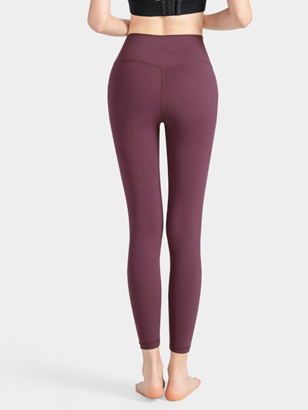 

URBANIC Women Mauve Solid Cropped Gym Tights