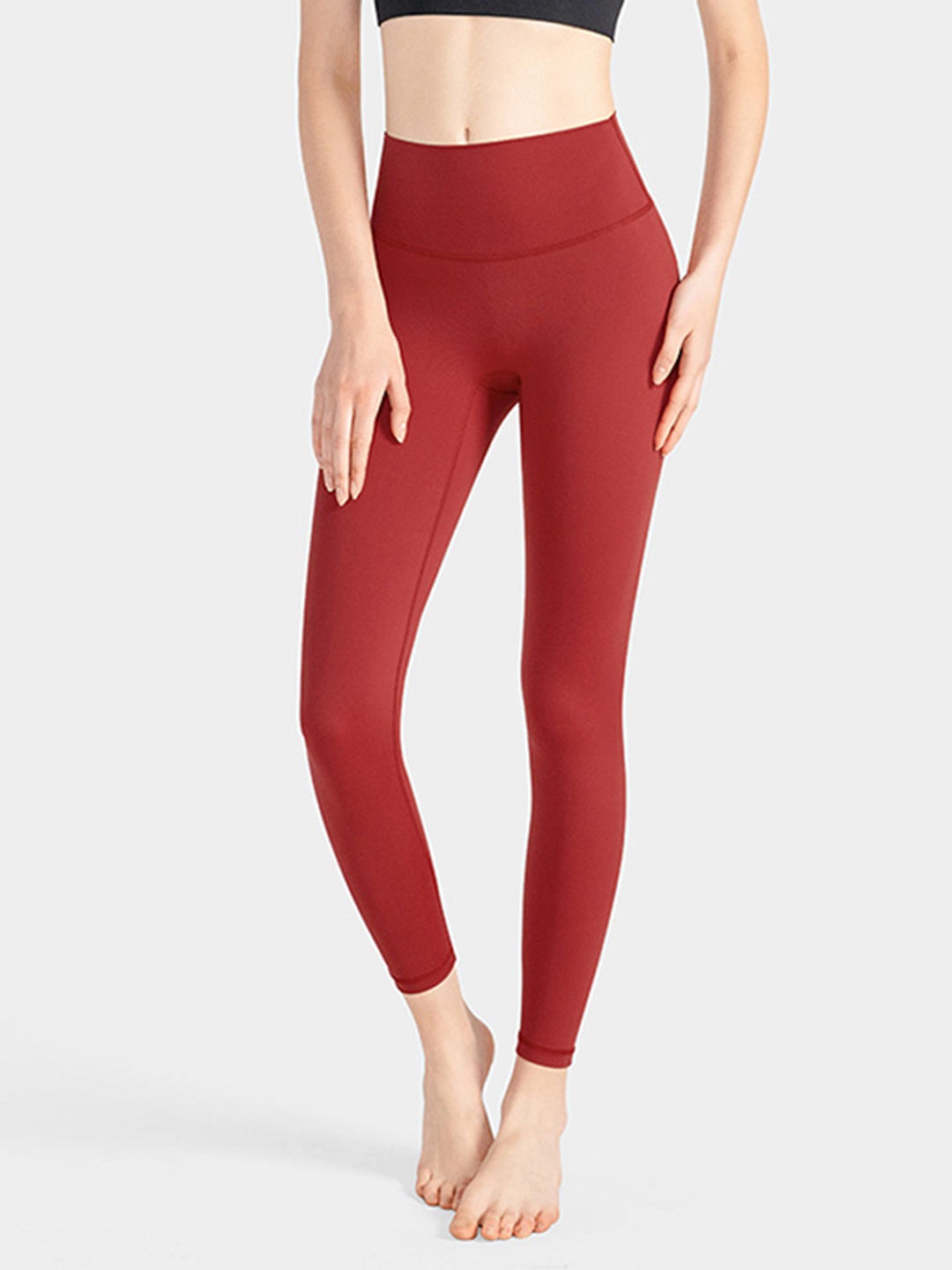 

URBANIC Women Red Solid Cropped Gym Tights