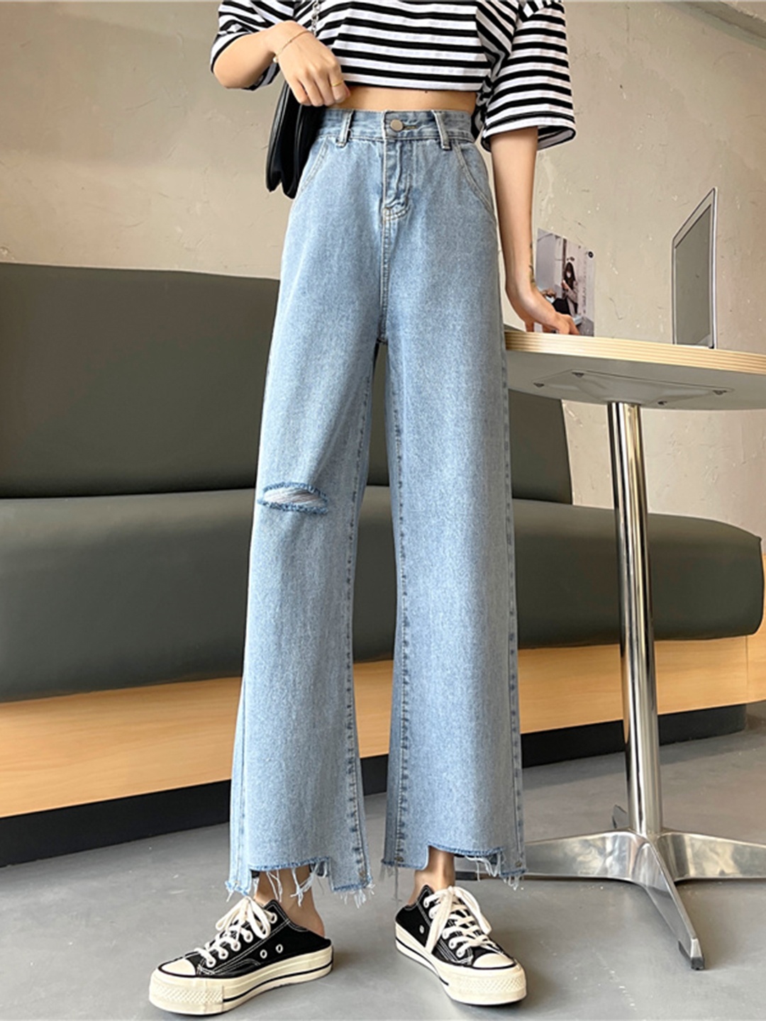 

URBANIC Women Blue Wide Leg Slash Knee Light Fade Cotton Jeans
