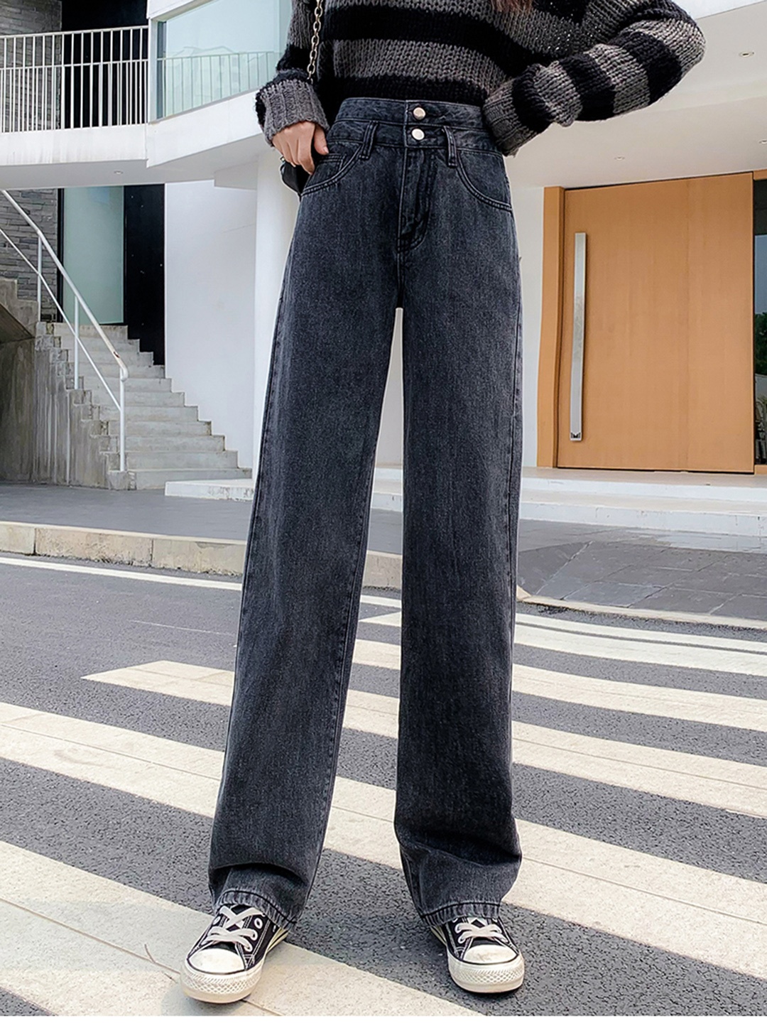 

URBANIC Women Charcoal Grey Cotton Wide Leg Clean Look Jeans