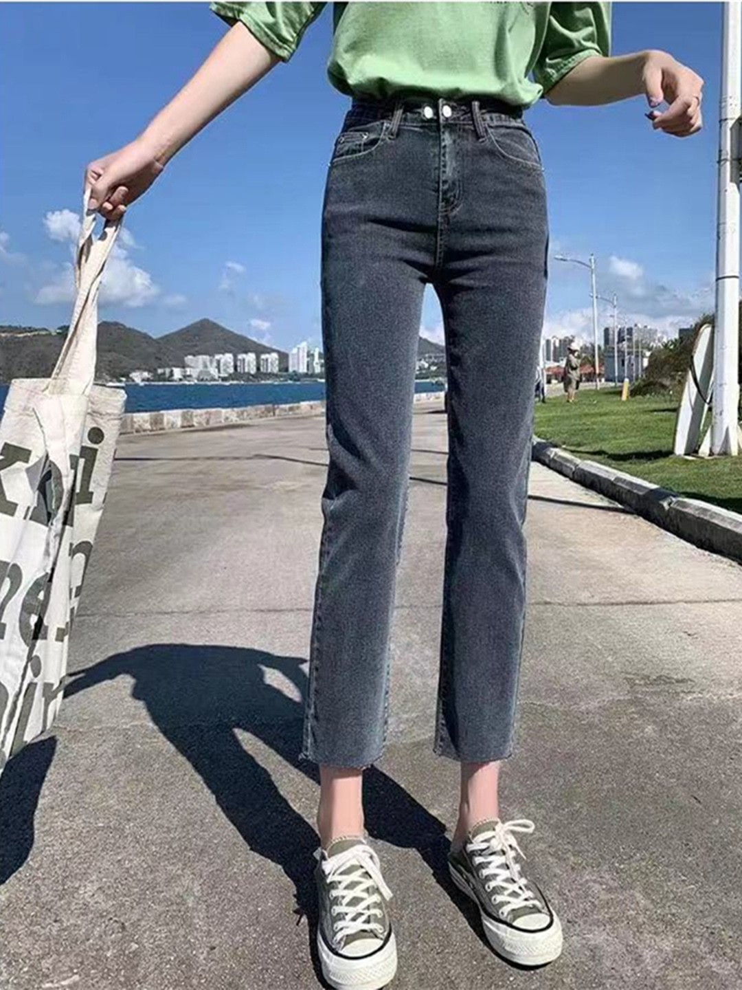 

URBANIC Women Charcoal Grey Straight Fit Cotton Non-Stretchable Crop Jeans