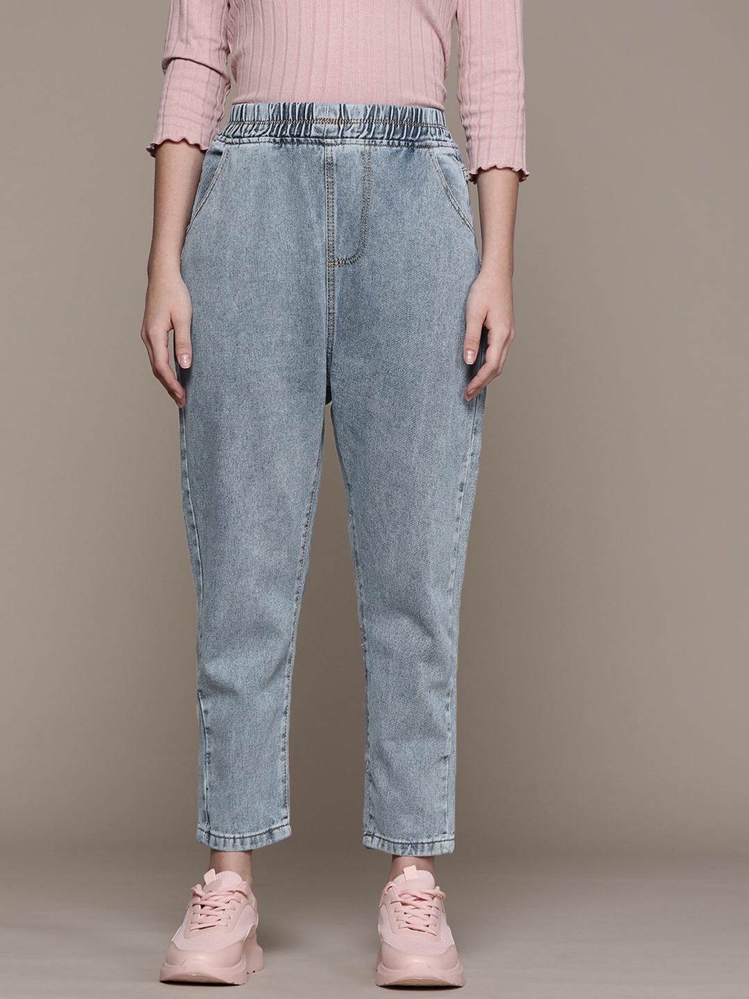 

URBANIC Women Blue Light Fade Simplicity Mom Jeans