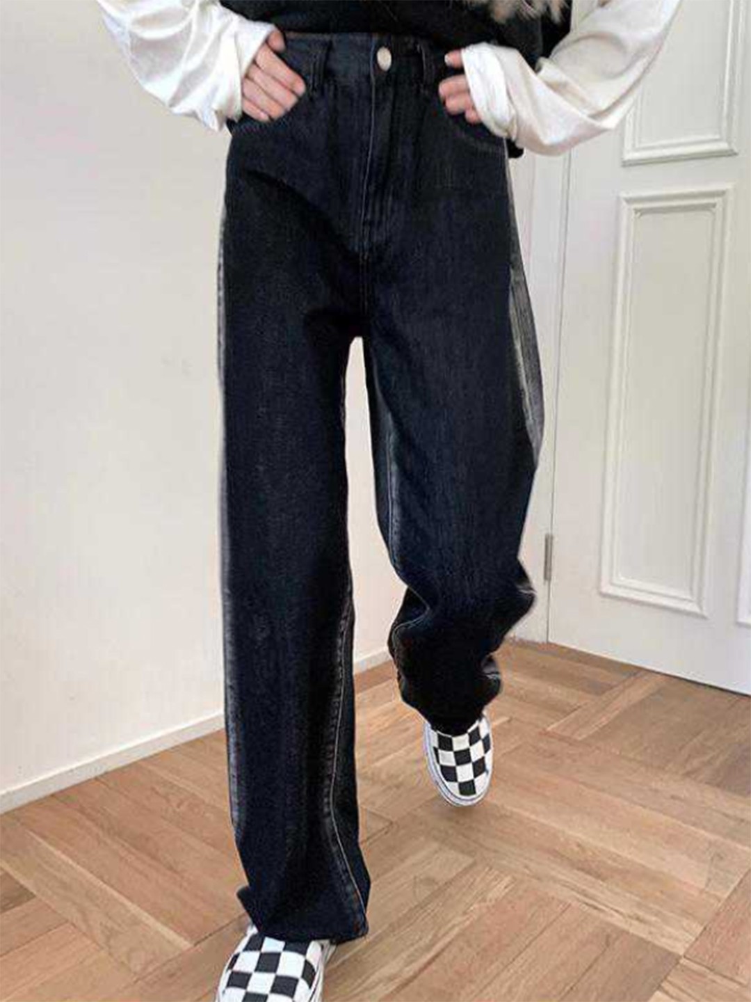 

URBANIC Women Black Cotton Clean Look Straight Fit Jeans
