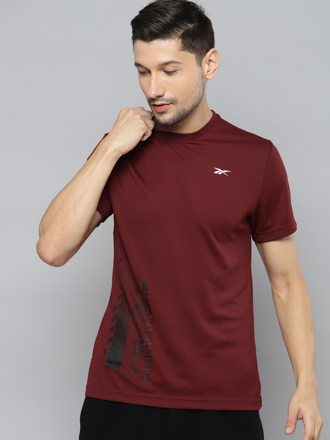 

Reebok Men Maroon Regular Fit T-shirt